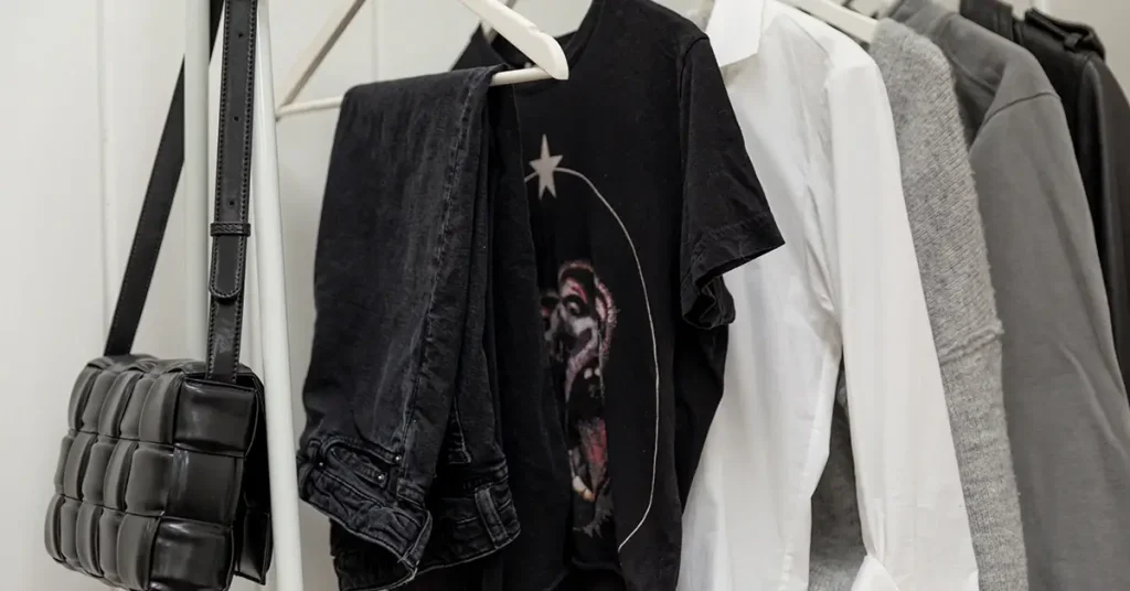 minimalist wardrobe on budget